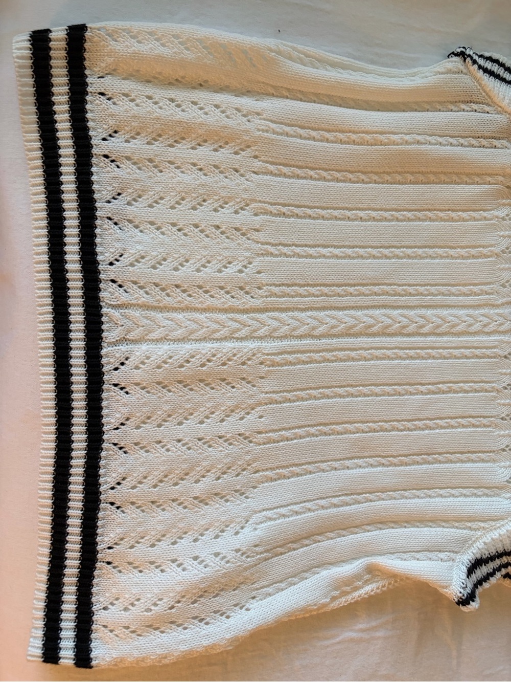Like New, Vigoss, Size M, White Knit Short-Sleeve Sweater with Black Stripe Trim - Picture 10 of 15